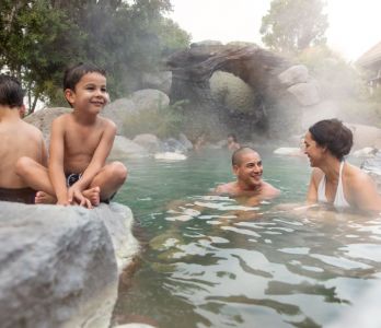 Deluxe Lake Spa Geothermal Hot Spring Bathing